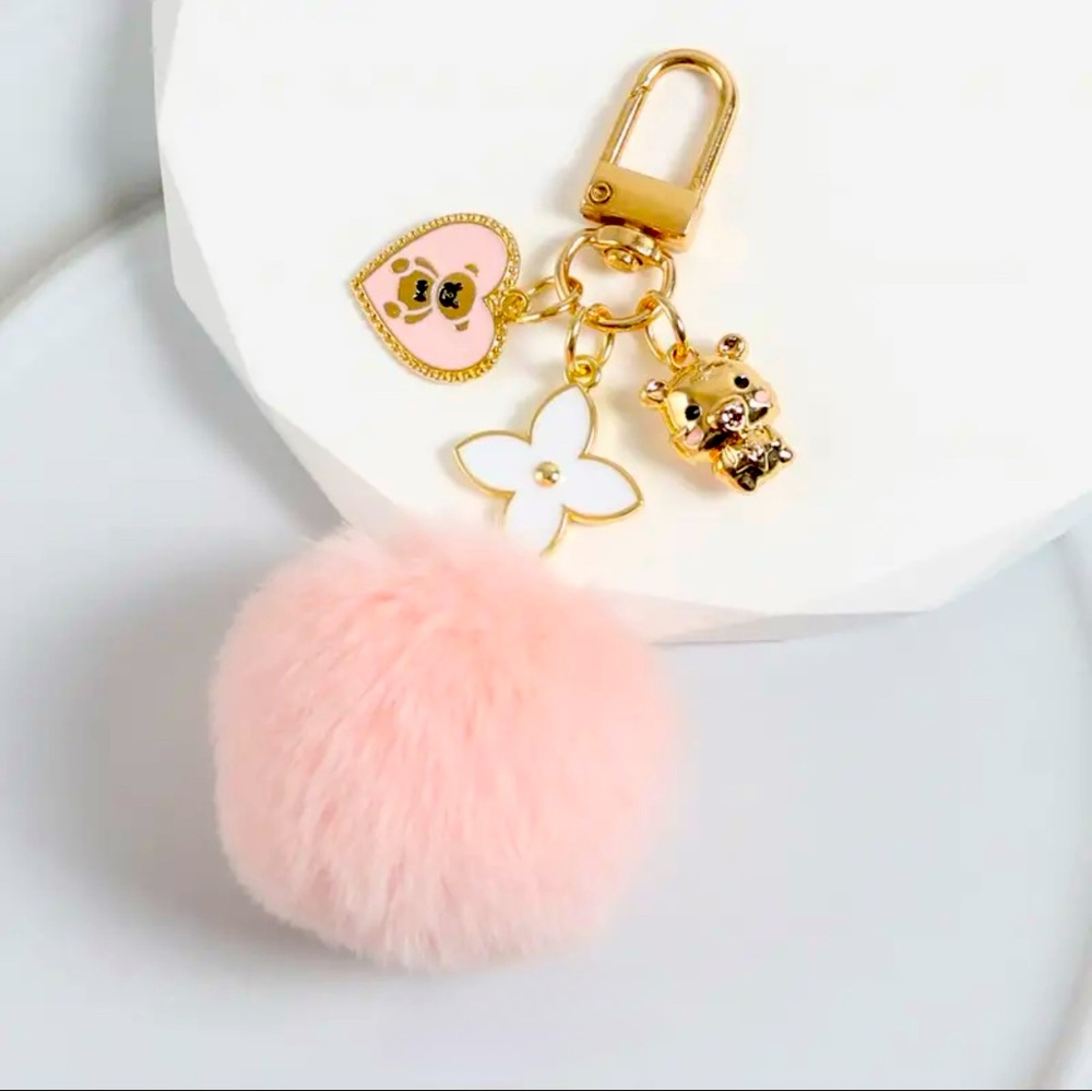 NWTS Love Heart Bear Pom Pom Keychain Pendant Fashion Cute Elegant Car Keyring - Picture 2 of 7